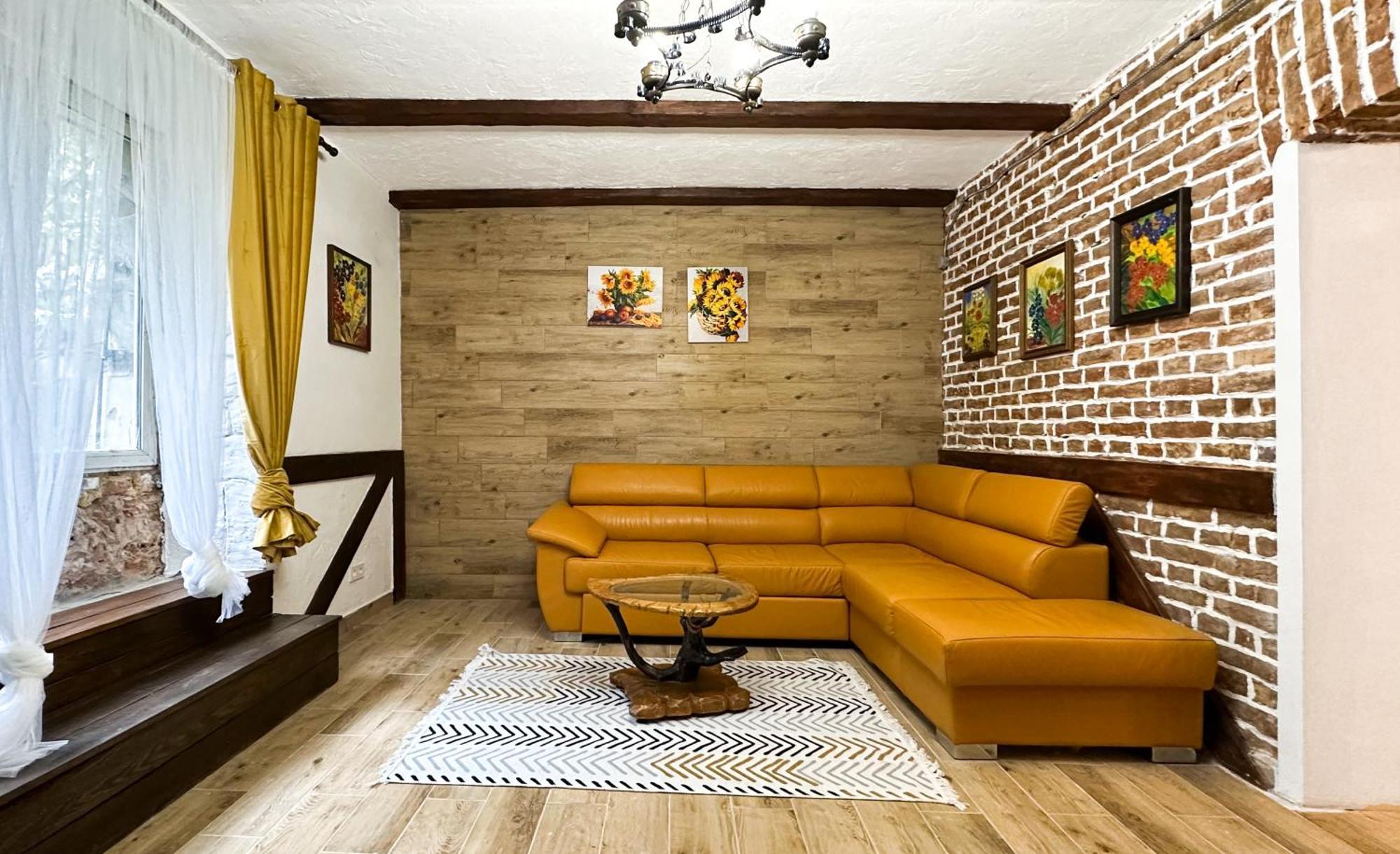 Cozy Apartments In The City Centre Lviv Exterior photo