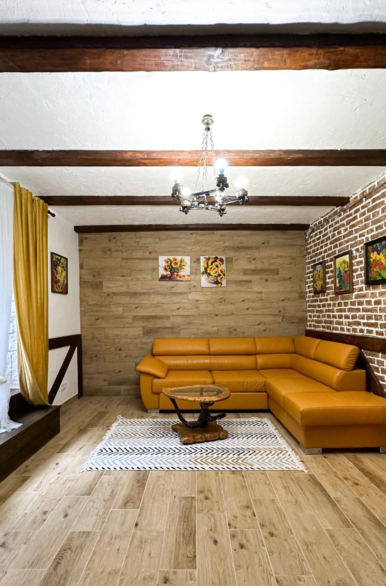 Cozy Apartments In The City Centre Lviv Exterior photo