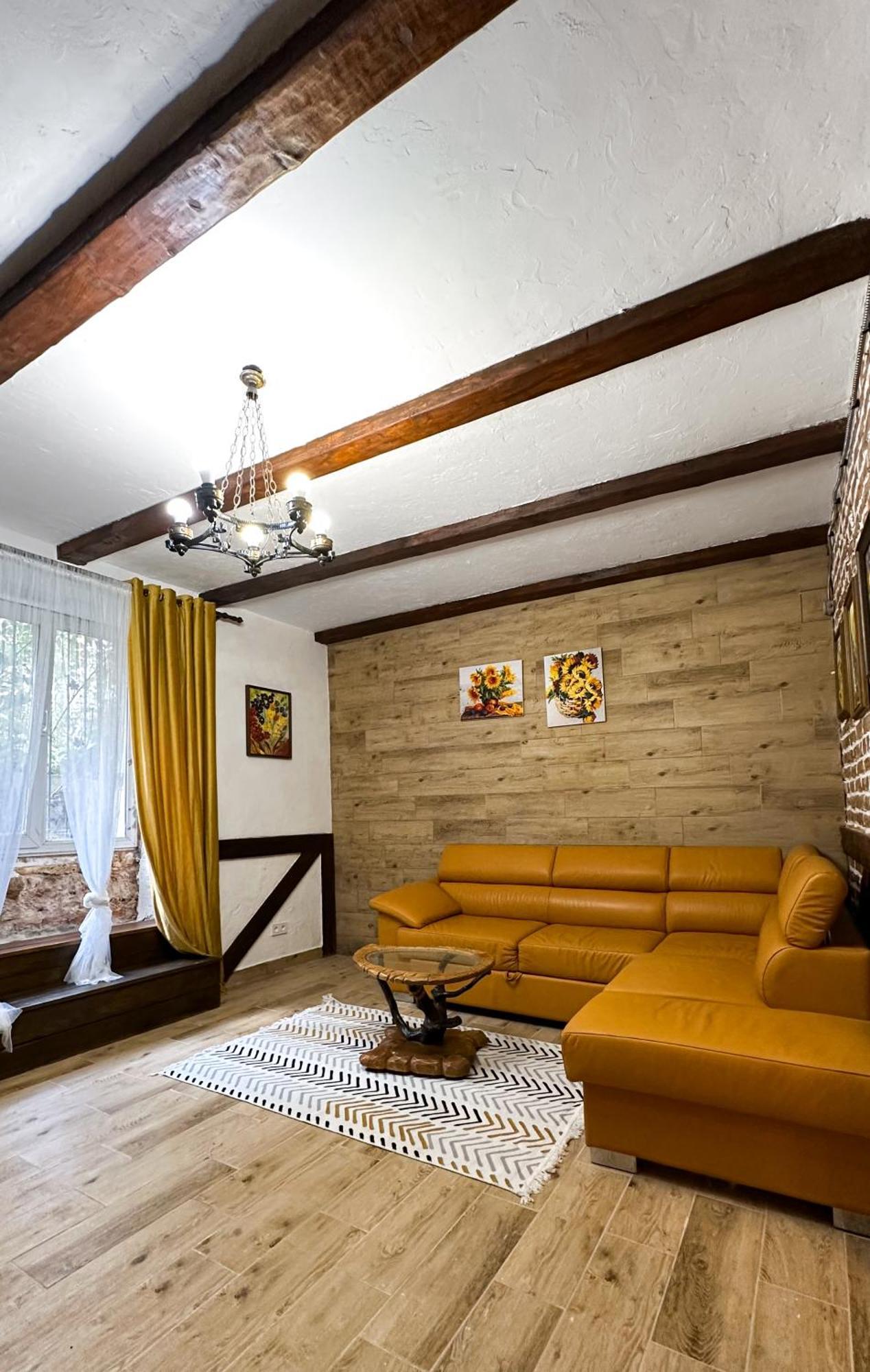 Cozy Apartments In The City Centre Lviv Exterior photo